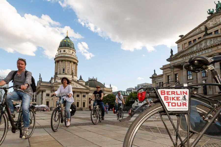Berlin: Small Group Bike Tour Through City Center - Starting on Bornholmer Straße: the Wall fall story begins at the curb