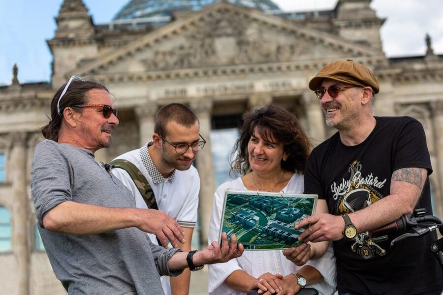 Berlin: Small Group Bike Tour Through City Center - Government Quarter and the Reichstag: the reunified city in focus