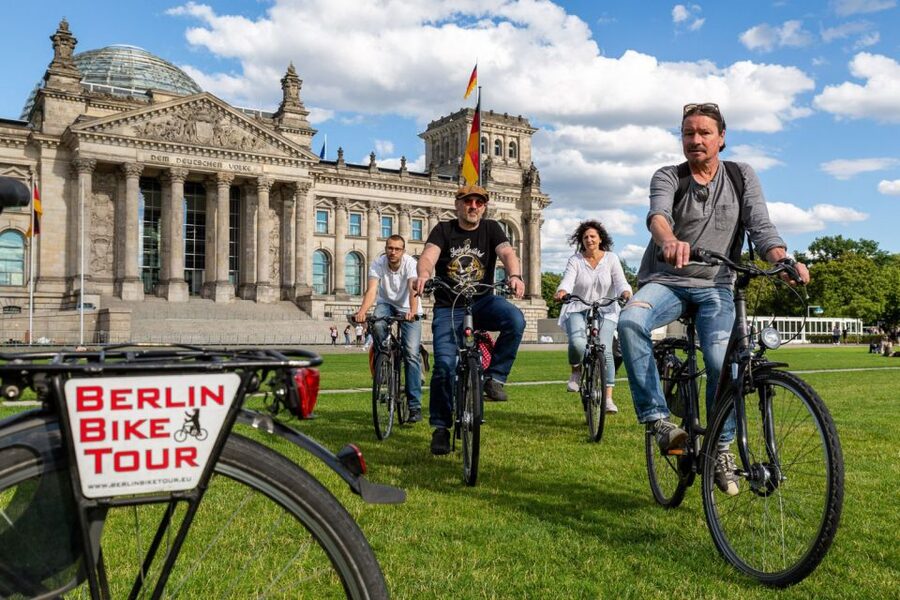 Berlin: Small Group Bike Tour Through City Center - Price and what your $39 actually buys