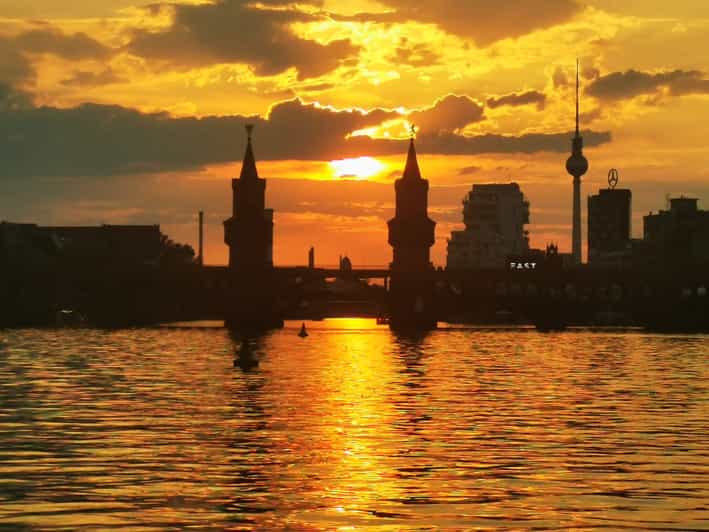 Berlin: Solar Powered Sunset Catamaran Cruise & Audio Guide - Solar-powered silence on the Spree: why this cruise feels special