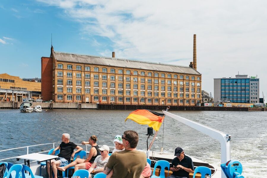 Berlin: Spree Boat Tour to Müggelsee - Passing Köpenick Palace, why the framing matters
