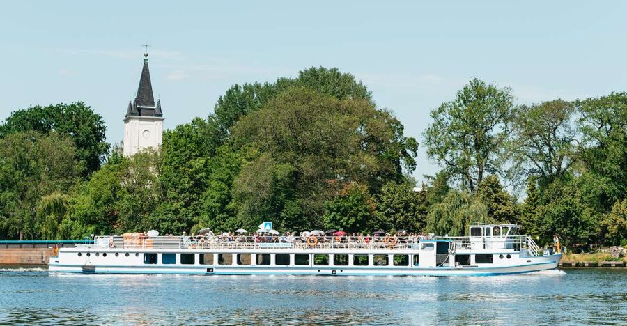 Berlin: Spree Boat Tour to Müggelsee - The Spree cruise through Berlin-Treptow, the views you actually get