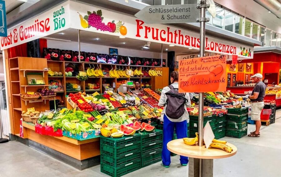 Berlin: Street Food Tour with 10 Tastings - Walking distance, transit links, and the €3.50 train fare