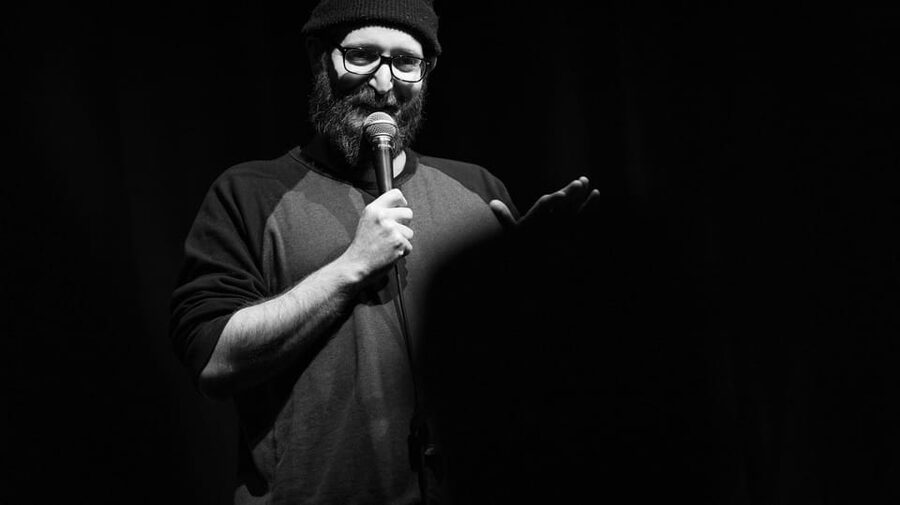 Berlin: The Epic Comedy Club Friday Night Showcase - A Jazz-Club Setting in Mitte: Zosch Bar for Comedy