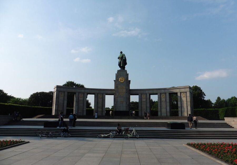 Berlin: The Time of National Socialism Walking Tour - Brandenburg Gate and Reichstag: where propaganda meets power