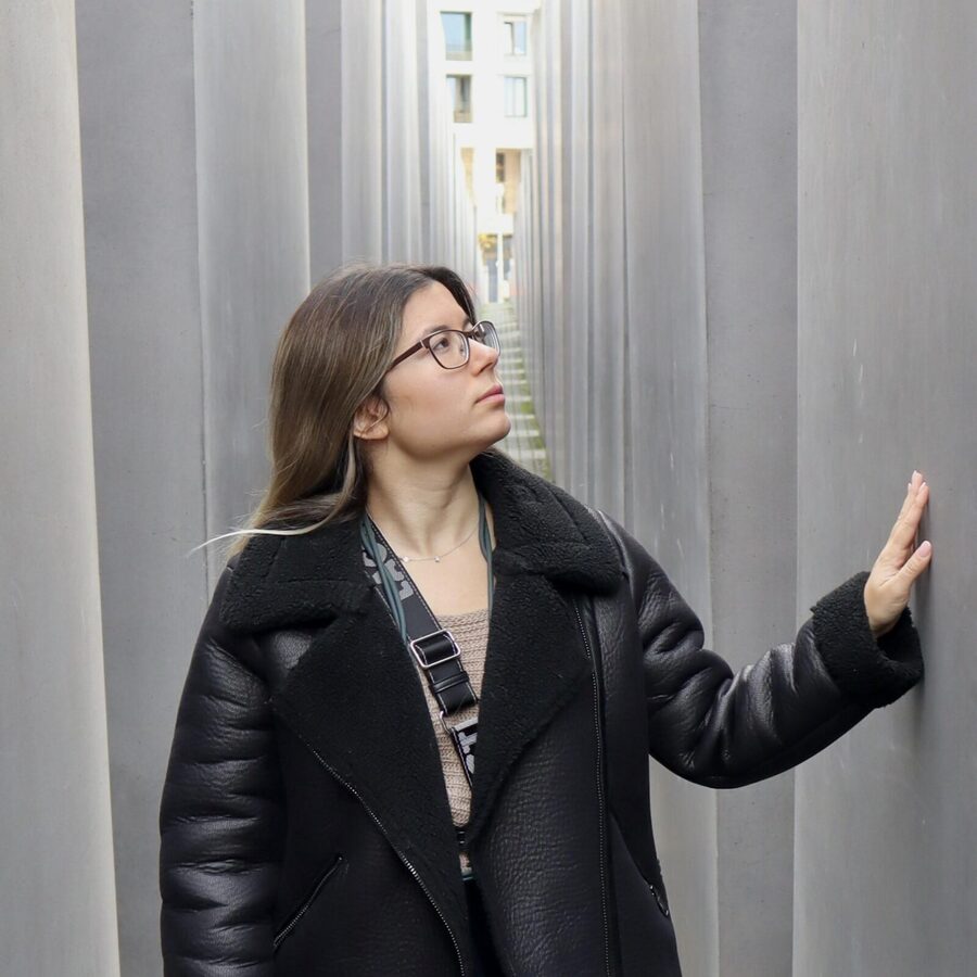 Berlin: Third Reich and Cold War 2 Hour Walking Tour - Reichstag stop: the 1933 Reichstag Fire story, and how power grabbed the spotlight