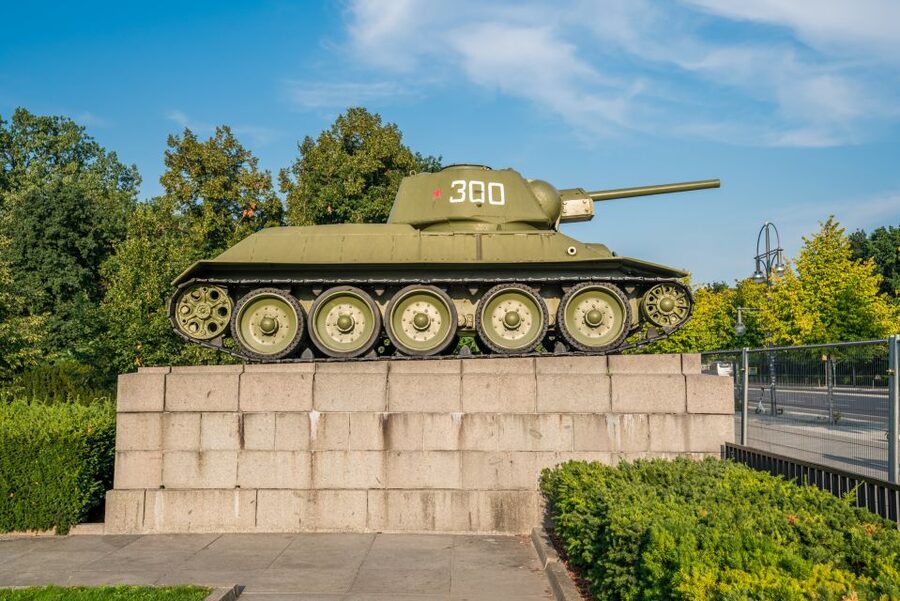 Berlin: Third Reich and Cold War 2 Hour Walking Tour - Tiergarten Soviet War Memorial: tanks, tribute, and the cost of liberation