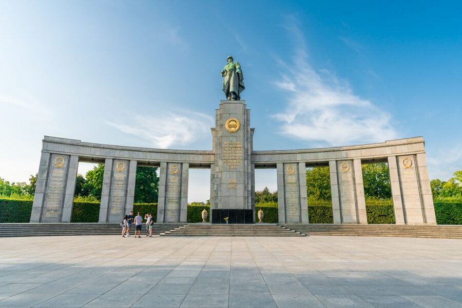Berlin: Third Reich and Cold War 2 Hour Walking Tour - The Holocaust Memorial stop: why this moment changes the tone