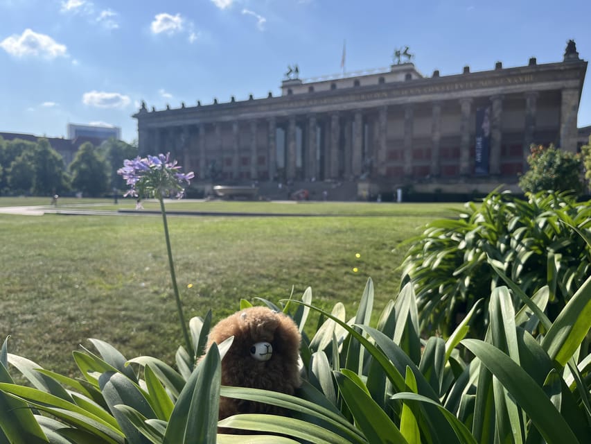 Berlin: Third Reich and World War II Private Guided Tour - Soviet War Memorial Tiergarten: balancing the war story