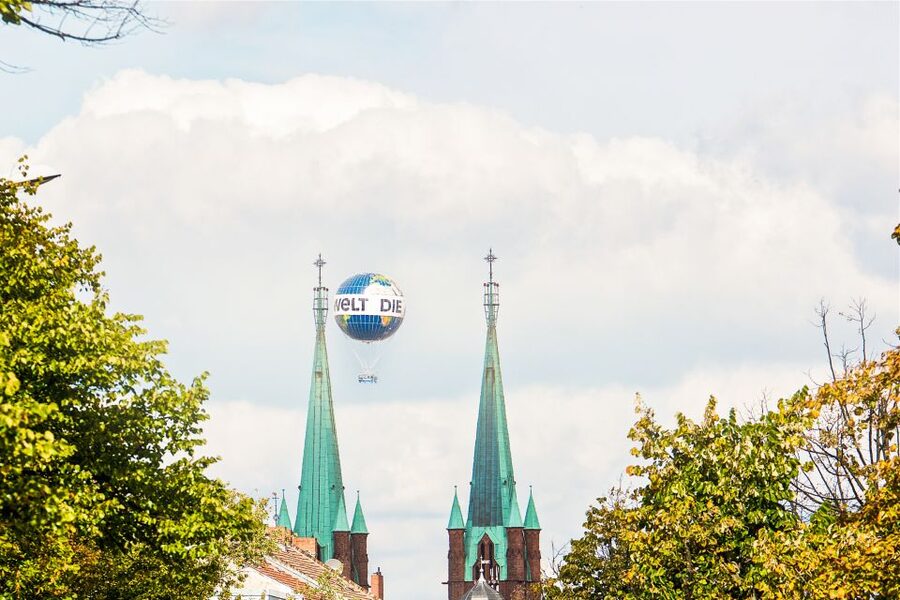 Berlin: Ticket for World Balloon with Perfect View - Sunset flights and winter light: planning for the best sky