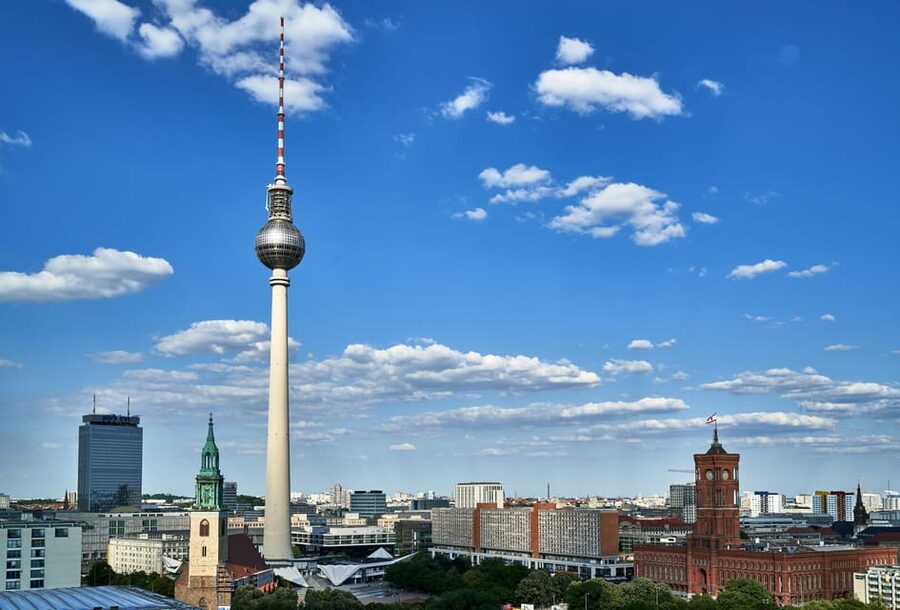 Berlin: Tour with Private Guide - Brandenburg Gate and the Reichstag building, with architecture as a hook
