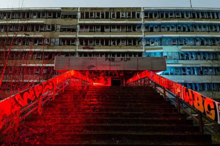 Berlin: Urbex Abandoned Places & History Tour - From S-Bahn Buch to rooftops and the dark spaces
