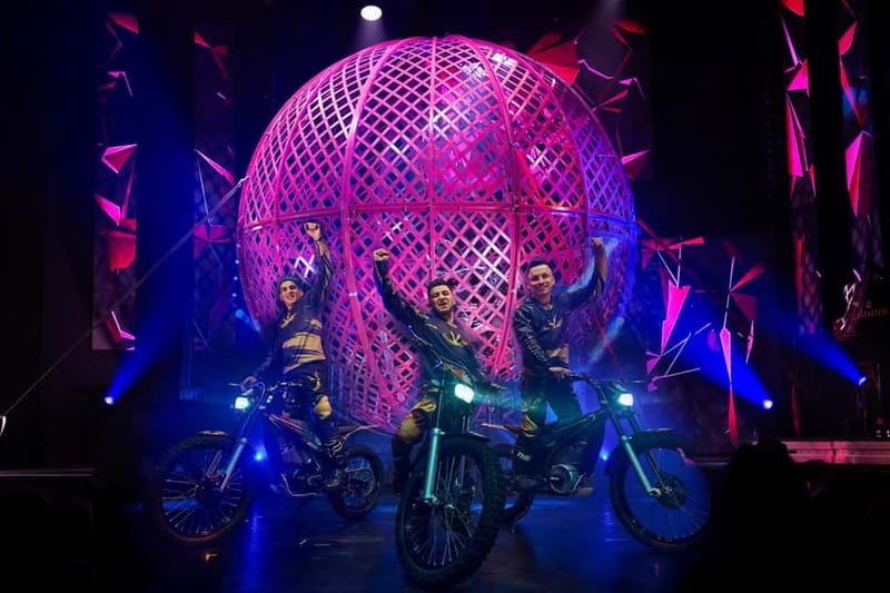 Berlin: “VARIETÉ GAGA” at Wintergarten - Varieté Show - Wheelchair accessibility, what to book and what to confirm