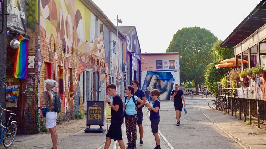Berlin: Vegan Food & Cultural Walking Tour in Friedrichshain - Who should book this Friedrichshain vegan walking tour