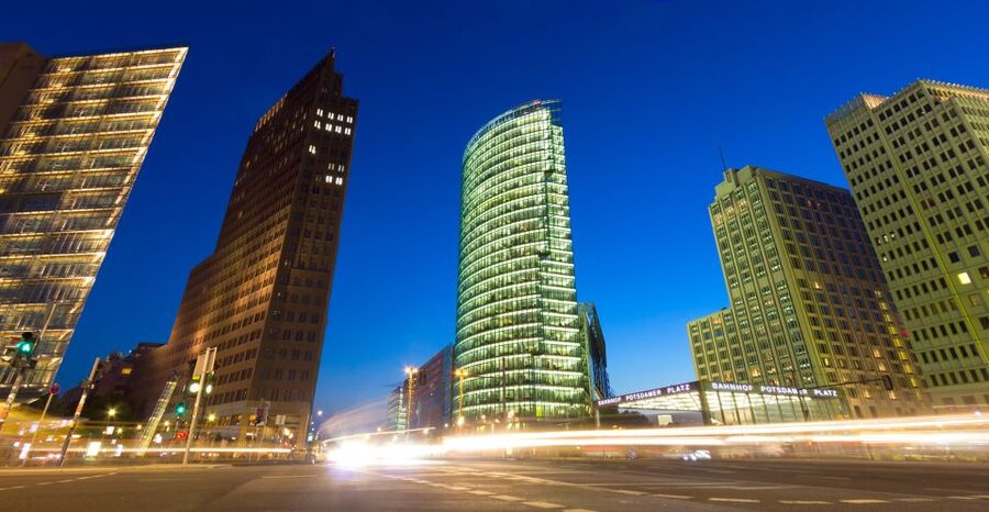 Berlin: Walking Tour of the Top 10 Sightseeing Attractions - Chancellery to Reichstag: power, photography, and a clear narrative