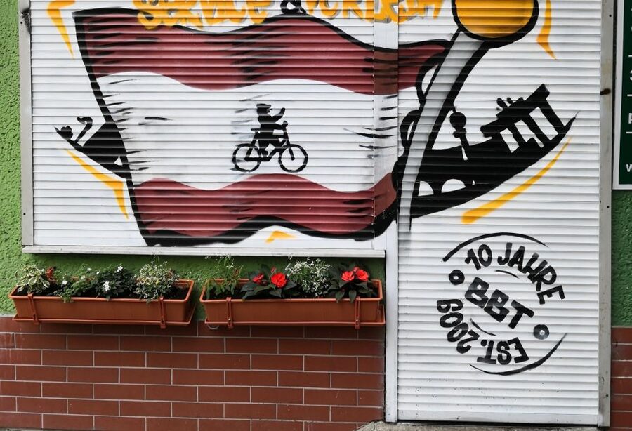 Berlin Wall: Small Group Guided Tour - The death strip and the cherry trees you will not forget