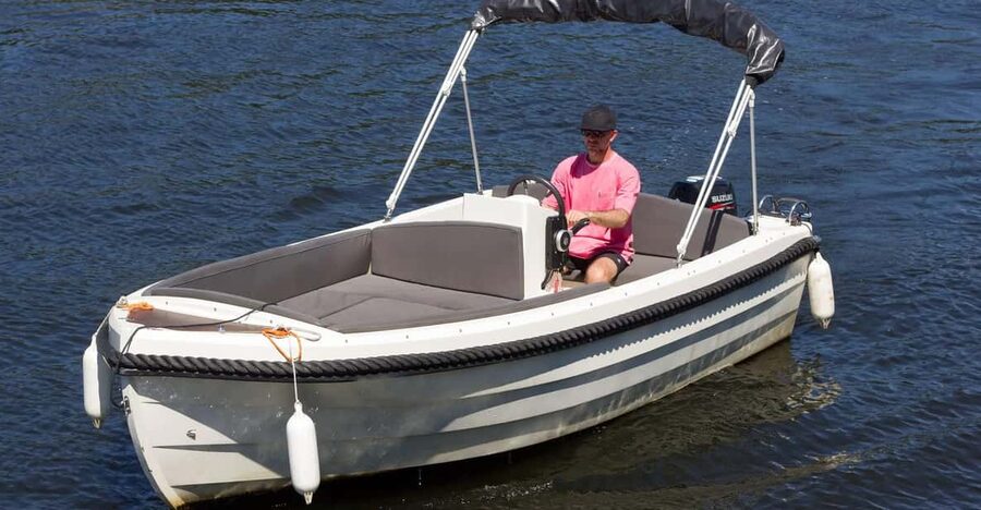Berlin: Wonderful days renting the motorboat tortola - Your day on Müggelsee: choose 4 hours or 8 hours