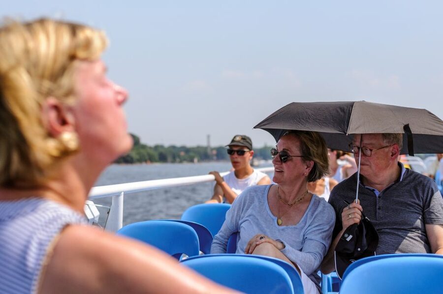 Berlin: World Heritage Cruise to Potsdam - The route from Wannsee to Kladow: Pfaueninsel, Nikolskoe, and two church landmarks