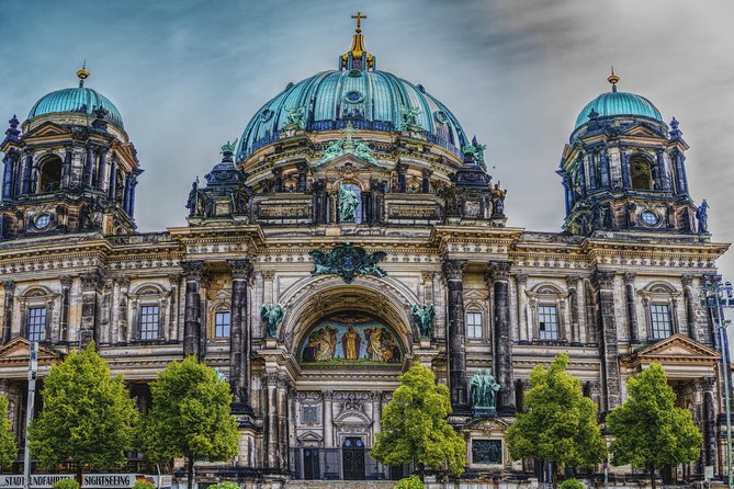Best of Berlin with a licensed Guide - Gendarmenmarkt: The architecture stop that pays off later