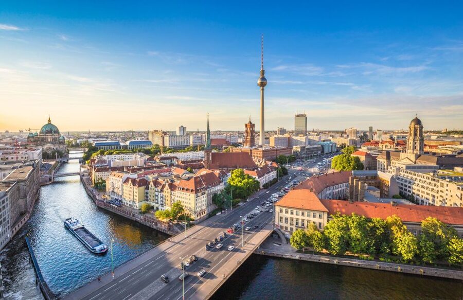 Bike Tour of Berlin Top Attractions with Private Guide - Why Berlin feels easier by bike than by bus