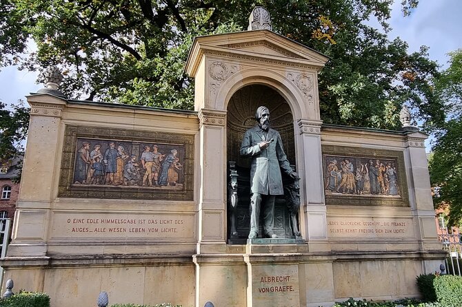 Charité Hospital Walking Tour: Exploring Berlin’s Medical History - Rudolf Virchow’s Denkmal: modern pathology and social medicine