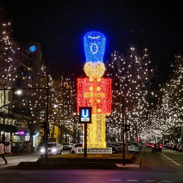 Christmas market lights tour bus through Berlin, free mulled wine (2.5 hours) - Potsdamer Platz and Checkpoint Charlie, festive sights with context