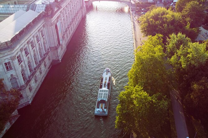 City lounge trip with the lounge ship through Berlin - Price and logistics, in plain terms