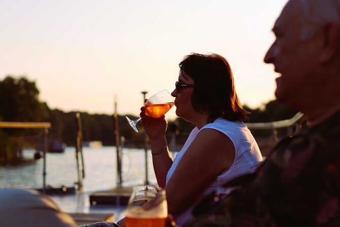 City lounge trip with the lounge ship through Berlin - Summer cruise mood: roof seating and a warmer pace
