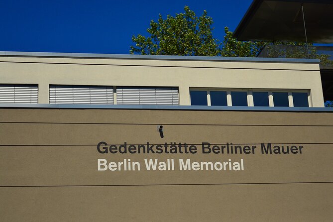 Cold War, Berlin Wall, Spies and the East Side Gallery - Price and logistics for this 3-hour Berlin Wall walk