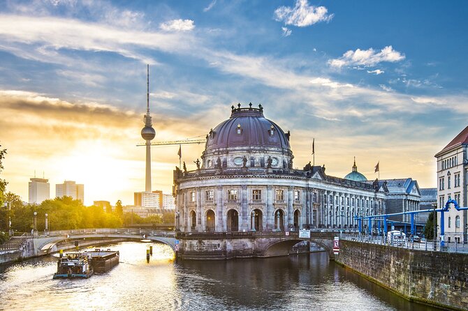 Deluxe Berlin: Hassle-Free Shore Tour from Warnemunde Cruise Port - Tiergarten views and the golden angel moment