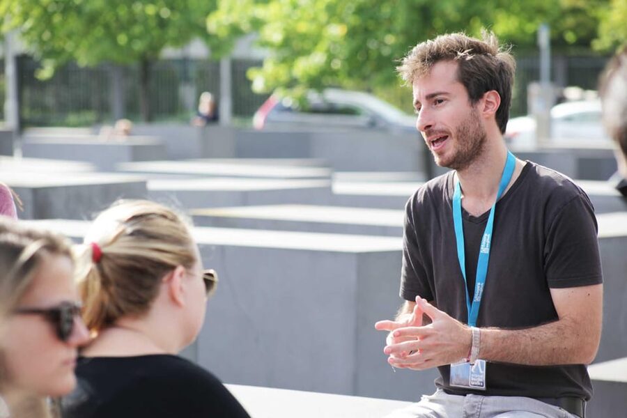 Discover Berlin Express Tour: 2hr Highlights - Tiergarten memorials: Soviet sacrifice and the Holocaust memorial’s maze