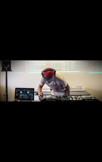 DJ for a Day: Learn to Mix Like a Pro in Berlin - Scratching like it’s the 80s and 90s, with modern styles