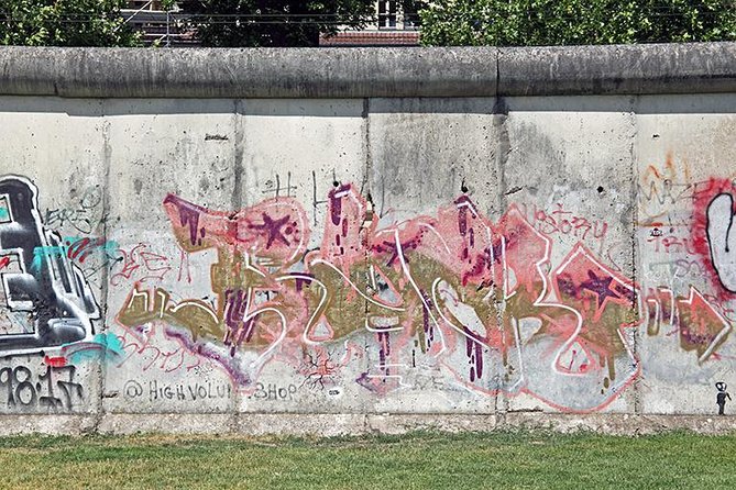 East Berlin and the Berlin Wall 2-Hour Walking Tour - Friedrichstraße’s Palace of Tears moment, plus why that stop matters