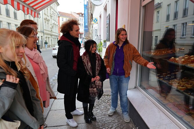 Eating Berlin: City Center Food & Beer Tour - Stop 4: Mustafa’s Can Gemüse Kebap and the Skip-the-Line Win