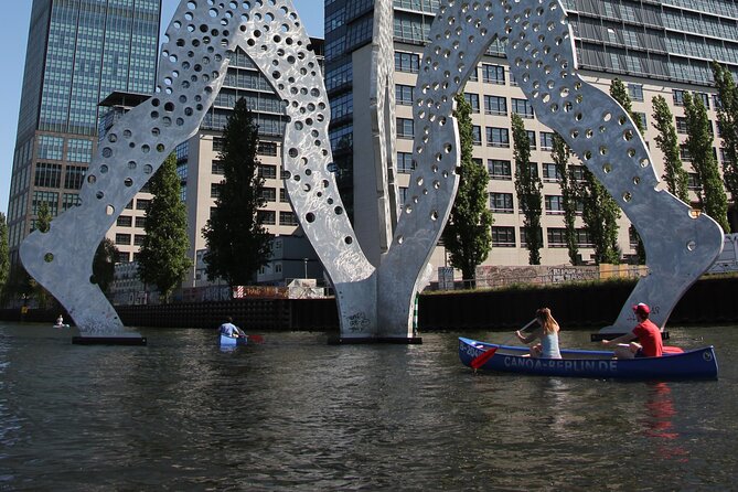 Explore Berlin by canoe - The lock passage near Schlesische Brücke: a fun operational break