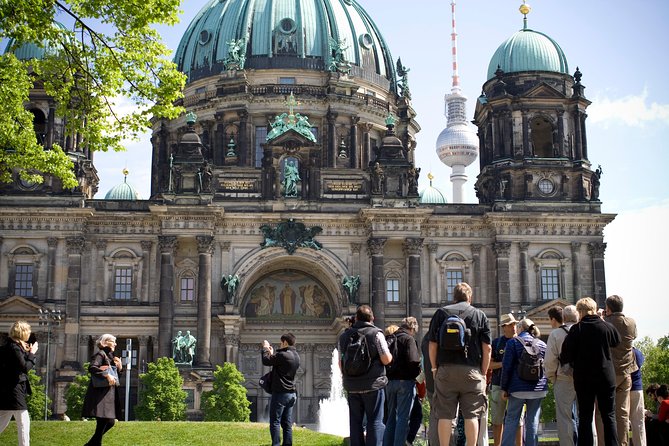 Explore Berlin Shore Excursion: Top Attractions Private Tour from Warnemuende - Stop 2: East Side Gallery and the Wall in mural form