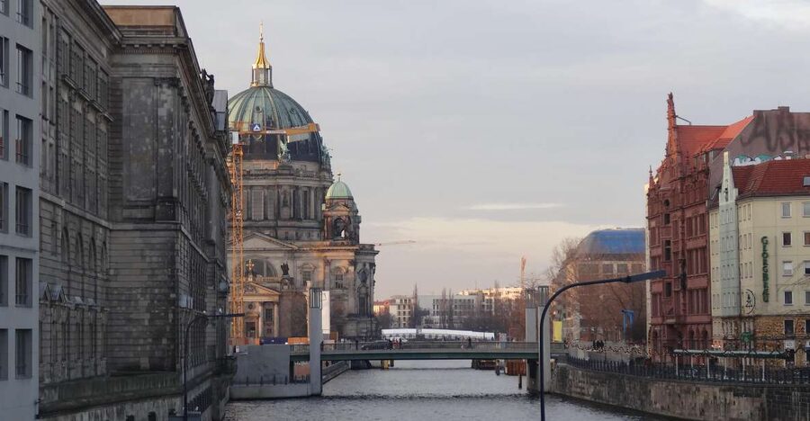 Explore Berlin Tour: History and Highlights - Finding the Start Outside Hopfingerbräu on Ebertstraße 24