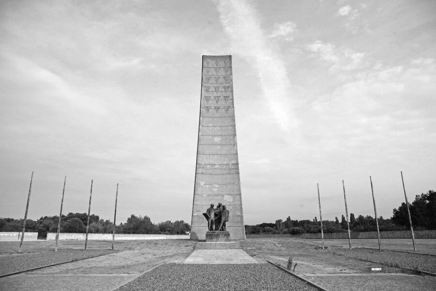From Berlin: Licensed Sachsenhausen Tour with max. 15 people - Why Sachsenhausen is worth a guided half-day from Berlin