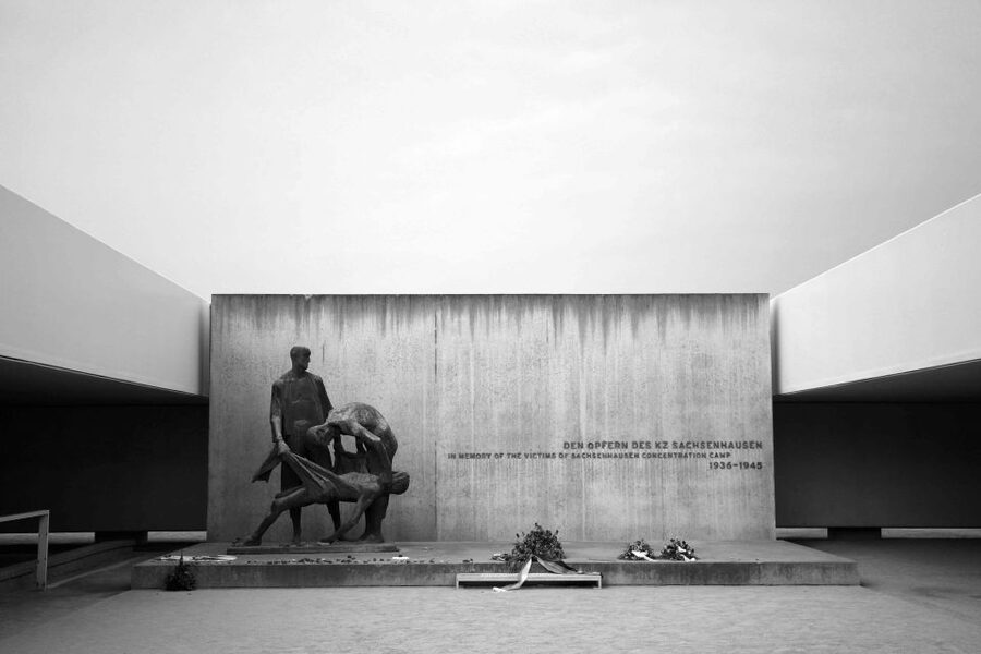 From Berlin: Licensed Sachsenhausen Tour with max. 15 people - The barracks remains and the uncomfortable practicality of cruelty