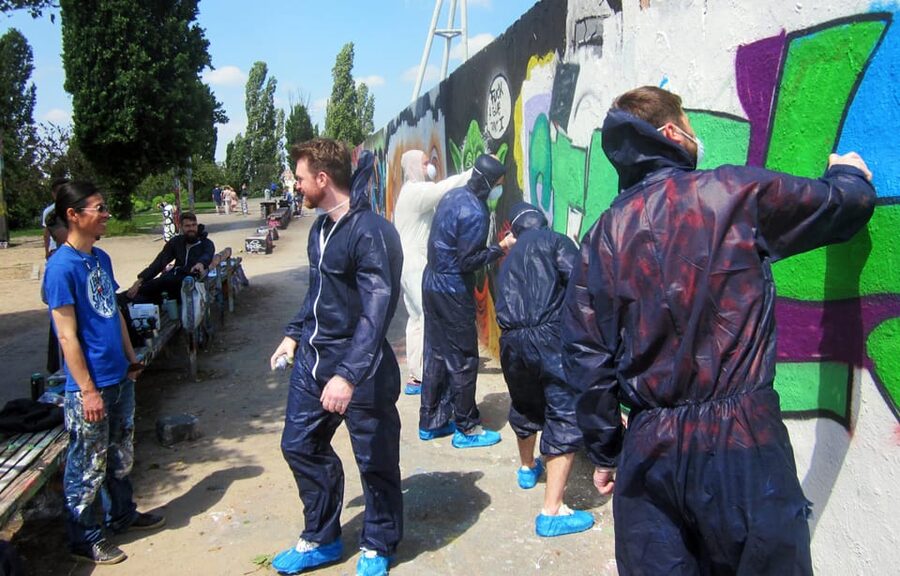 Graffitiworkshop Berlin - Meet at Mauerpark, Learn the Rules, and Get Your Setup