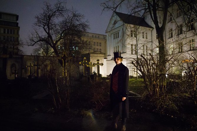 Gruseltour Berlin Haunted Ghost Walk 90-minute at Berlin Mitte city center - Meeting at the Franciscan monastery ruins and ending in Nikolaiviertel