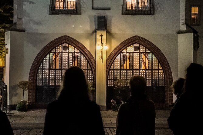 Gruseltour Berlin Haunted Ghost Walk 90-minute at Berlin Mitte city center - Stop 1 in Nikolaiviertel: why this old-town pocket works for ghost stories