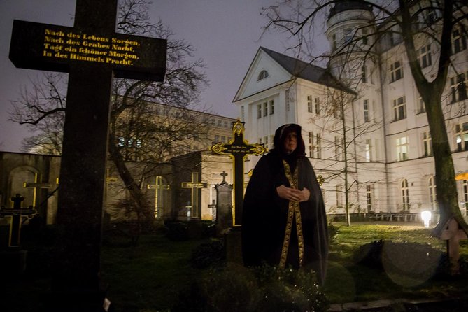 Gruseltour Berlin Haunted Ghost Walk 90-minute at Berlin Mitte city center - The theatrical factor: costumed guidance and live entertainment