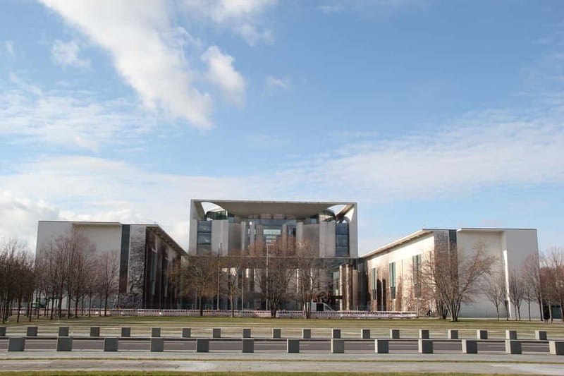 Guided Insider Tour Government and Parliament District - Key highlights to look forward to