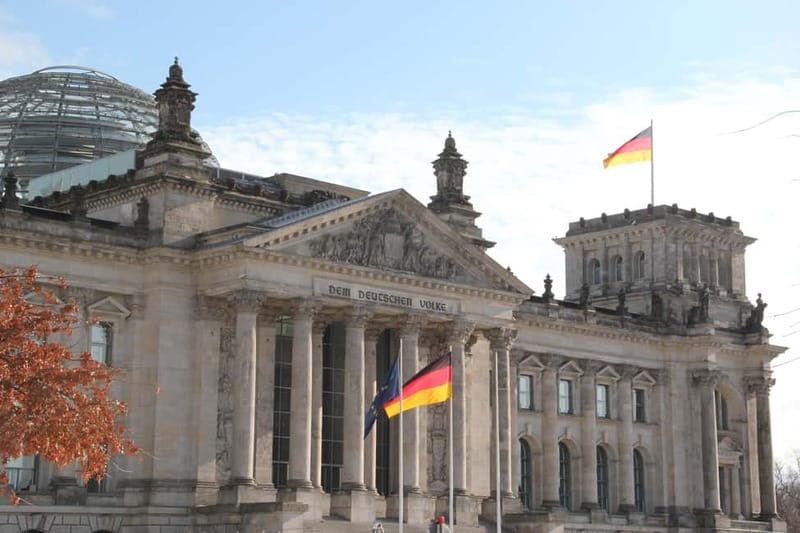 Guided Insider Tour Government and Parliament District - Stop 3: Paul-Löbe-House, parliament buildings at human scale