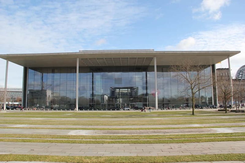 Guided Insider Tour Government and Parliament District - Stop 4: Reichstag area, what you see outside and why it matters