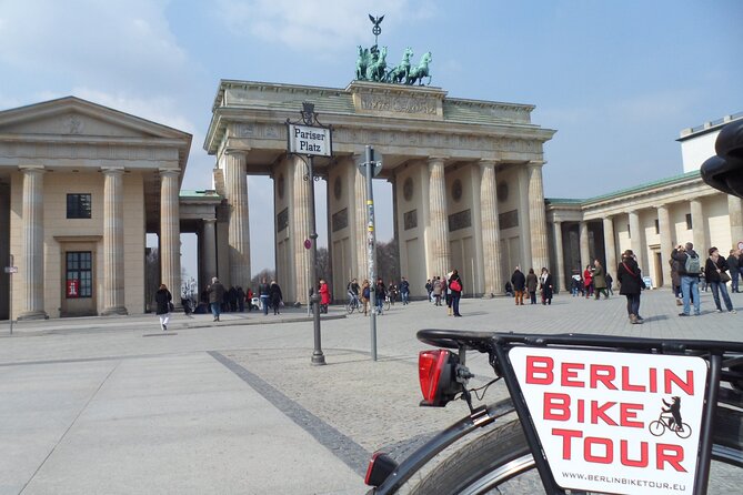Half-Day Guided Bike Tour of Central Berlin's Highlights - Friedrichstadt-Palast: a quick 10-minute look at Berlin spectacle