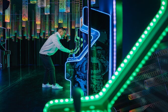 IKONO Berlin Immersive Experience - Crowds and Timing: How to Avoid a So-So Visit