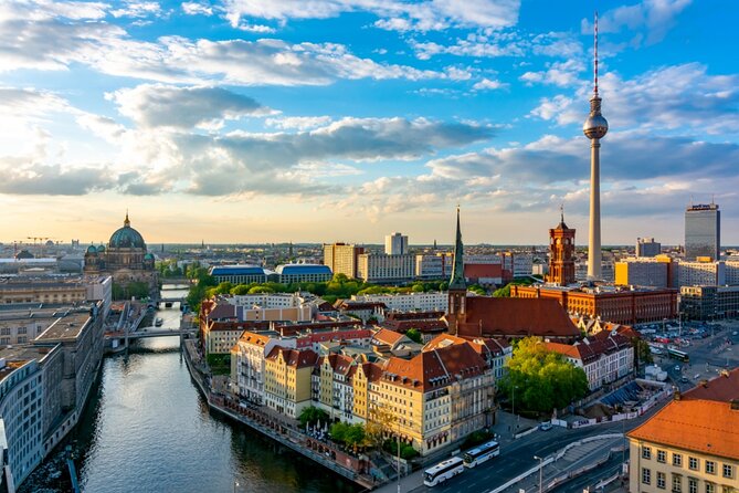 Love and War in Berlin: Self-Guided Story Puzzle Walk - Alexanderplatz Urania World Clock: time as a world view