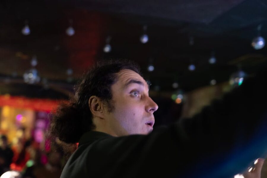 Love in Berlin Comedy Show - Bar Access and the Pace of a 2-Hour Evening